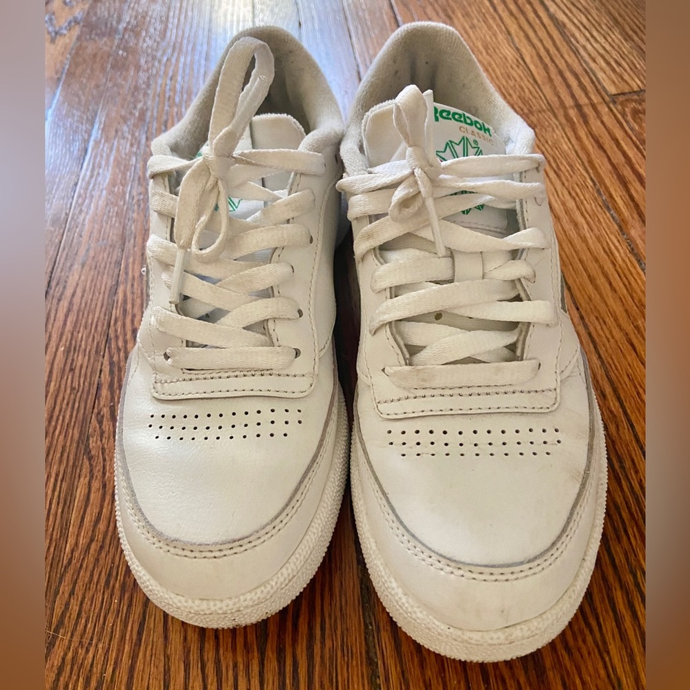 Reebok Club C 85 Men’s Shoes in white with green lettering. Size 6 M / 7.5 F